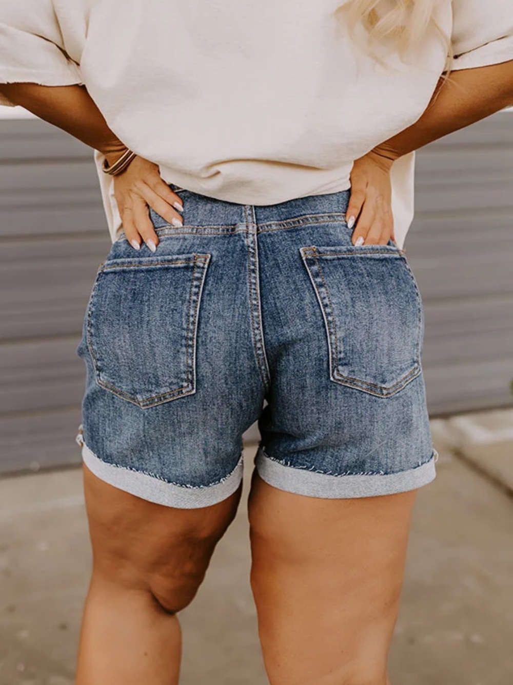 PLUS SIZE RISEN SHORTS - Picture 4 of 4